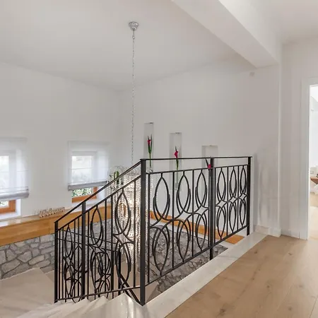 Laura Villa Vrh (Krk)