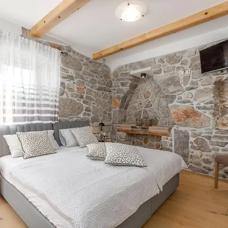 Laura Villa Vrh (Krk)