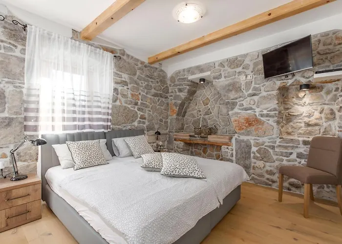 Laura Villa Vrh (Krk)